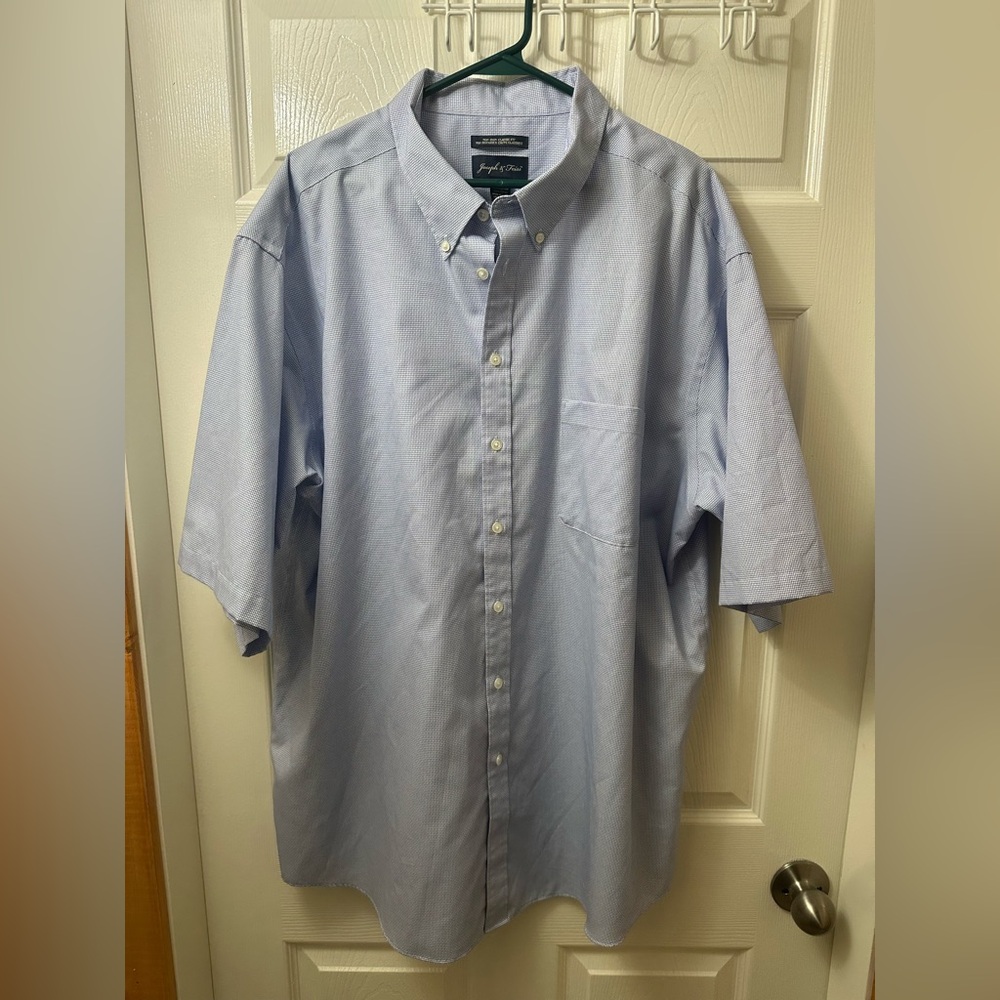 Plus size men’s casual/dress shirt.